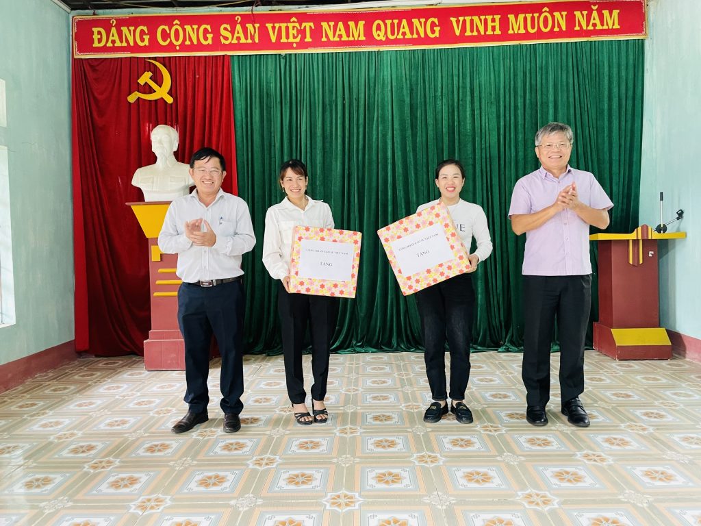 Chủ tịch HĐQT VRG thăm và làm việc tại Cao su Sơn La